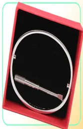 Luxury Fashion Top Quality Silver Cuff Armband Style Love rostfritt stål Iced ut skruvarmband armband för kvinnor och Men287H3448631