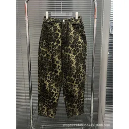 Leggings femininas No início do outono de nicho de nicho da tendência da marca Leopard Print Casual Casual com pegador de peles no forro, estilo versátil da moda