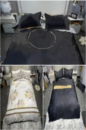 Осенние дизайнерские утечки для кроватей комплект наборы постельных принадлежностей Tencel Cevet Sheet Sleats Sets 4pcs Quilt Covers ht17617051193