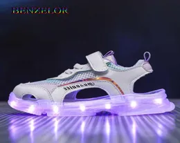 بنزيلور الصيف LED KIDS SANDALS FOR BOYS GIRLS SHINEAKERS تضيء MINUES FLUGERING SANDALS SANDALIAS X07193490728