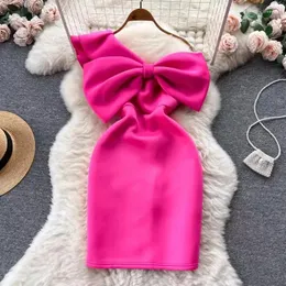 Sukienki swobodne Lady Rose Pink Sexy One Rameer Bow Short Party Sukienka 2024 Summer Korean Chic, ciasna talia, Slim Mish