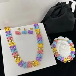 2024 New Fashion Acrylic Necklace 여성 파티 선물 디자이너 보석을위한 여성 매력 팔찌 스터드 이어링 보석