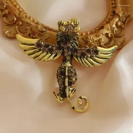 Broschen Klassiker Klassiker Vintage Winged Tiger Brosche exquisite Männer- und Frauen -Legierungs -Tier -Leopard -Abzeichen Anzug Hemd Kleidungszubehör Pins