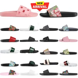 Sommar utomhusdesigner tofflor kvinnor män platt gummi flip flops sandaler mode lyxiga randiga strand tigrar blommiga djurtryck loafers glider toffel storlek 36-45