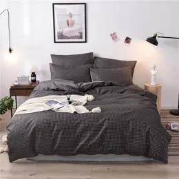 Defina a cama de cama de textura sólida Conjunto de cores de lixamento e fronhas