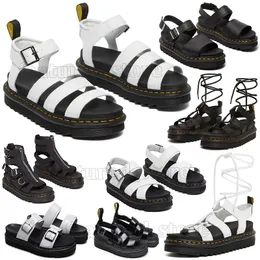 2024 Doc Marteens Sandaler för män Kvinnor Famous Designer Slides Triple Black White Sliders Dr Marteens Sandal Patent Leather Slide Mens Womens utomhusskor