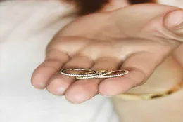 Alyans Moda Tam Dimon Kadın Mücevher Mikro Pave Kübik Zirkon Kristal Band Sonsuzluk İstifleme Yüzüğü 10mm Yıldönümü Band4223669