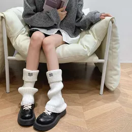 Çoraplar Çorap Sonbahar Kış Kış İşlemeli Harfler Baharatlı Kız Gevşek Bacak Kapakları Instagram Basit Çok Yönlü M Stil Kalın İğne Sıcaklık Kazık