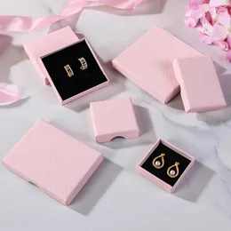 ギフトラッププリティデザイン24pcs段ボールジュエリーボックスネックレス用ピンクの箱を表示ブレスレットイヤリングスクエアペーパー
