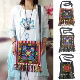 Kvinnor Vintage Tribal Ethnic Thai Indian Boho Tassel Cotton Linen Shoulder Bag Embrodery Flower Tapestry Tote Messenger Bags 240401