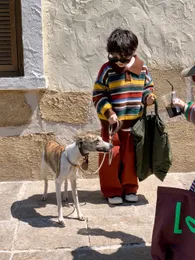 Sweater Criança Autono, estilo de inverno irmão e irmã suéter pólo listra malha de malha meninos e meninas maconha o casaco arco -íris