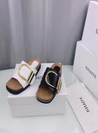 Khaite Thompson Backled Leather Slides Slippers Xe Slipon Beach Sandals Shoes本革のオープントゥーカジュアルフラットL3595781