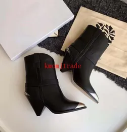 Оригинальная коробка Париж ВПУСА ИСАБЕЛЬ ИНУТНАЯ Кожаная кожа Marant Women Black Lamsy Boots Show Steeltoe Metal Ornament Catwalk Strap2645037