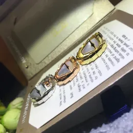 Jóias de luxo europeias 925 Sterling Silver Rose Gold Batled Snake Head Ring Mens e Moda Moda Feminina Presentes de Natal240412