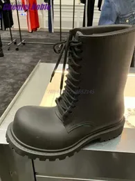 Utomhusskor sandaler stora runda tå tjocka stövlar med snörning upp platt botten svart punk gata neutrala stövlar mode roman designer het kalvsko nisch c240412