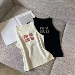 Tasarımcı Kadın Giysileri Mius Mius T Shirt Kadın Seksi Yular Üstler Partisi Mahsul Mius Mius Üstü İşlemeli Tank Mui Mui Top Bahar Yaz Sırtsız Gömlek