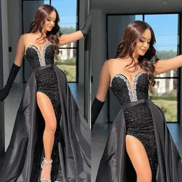 Fabelhafte schwarze Pailletten Abendkleider elegant mit abnehmbarer Zug Perlen Schatz Prom Kleid Oberschenkel Split formelle Kleider für Frauen