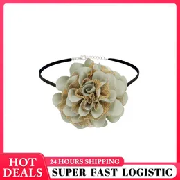 Dekorativa blommor blommor halsband elegant lyxig lapptäcke krage vintage trendiga smycken mycket eftertraktad stil unikt snyggt