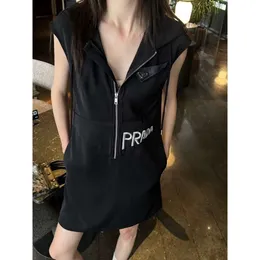 Tank da donna camis PR23 Primavera/estate Mezza cerniera con cappuccio con cappuccio senza maniche Triangolo punteggiata Pocket di bordo Fumo Pocket generale semplicità