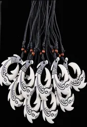 Мода целая 12pcslot Faux Yak Bone New Zealand Tribal Maori Hei Matau Fish Hook Pendants Surfer Collece Dired Mn5187439638