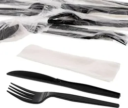 Trzyczęściowy zestaw do posiłków jednorazowych z serwetką 12 x 13 i czarnym średnim ciężarem noże