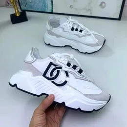 Athletic Shoes Famous Italian Brand Sports Designer Casual Mens Shoes 2024 New Lace Running Shoes Womens Högkvalitativa reseskor 35-46 C240412