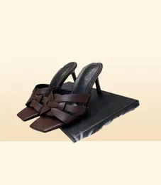 Box Women Slippers 최고 품질의 공물 스틸레토 힐 샌들 특허 가죽 노인 패션 High Heel Ter Luxury Designer S9451827