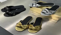 Cagole Sandal Terlikleri Siyah Arena Kuzular Cadwalk Modellerinde Cagole Sandalet Moda Metal Terlik Moda Blogcuları ve COLL6969940