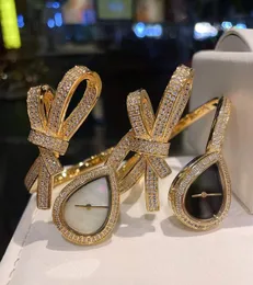 エレガントな女性クォーツ時計ヴィンテージクリスタルウォータードロップウォッチ大弓ダイヤモンドブレスレットホワイトマザーオブパールシェルクロックAAAジルコンボウノット腕時計