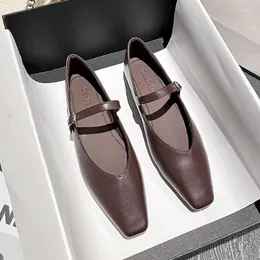 Sapatos casuais breves cor de couro sólido de qualidade mulher plana de trabalho elegante Mary Janes Pointy tornozelo strap mulheres mocassins Big Size 43