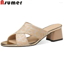 Slippers Asumer 2024 Peep Toe Square Med Heels Осуренные кожаные женские женские летние туфли