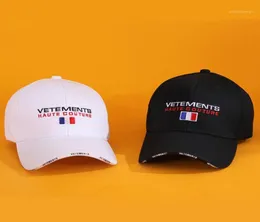 Visors Vetements Blk Beyaz Mavi Kırmızı 4 Renk Şapkaları Yüksek Kaliteli Mektup Bayrağı Fransa Nakış Kapağı VTM UNISEX13884636