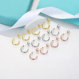 Lady Designerische Ohrringe 925 Silbernadel halbmodiamond glatte Ohrringe weiße Kupfer mit 18 Karat Gold Pflaumenstollen