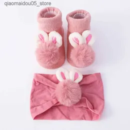 Kindersocken 2-teilige Set Babysocken mit niedlichen Plüschball-Stirnband Neugeborene kurze Socken süße Kinder und Mädchen Haarsocken Foto Requisiten Q240413