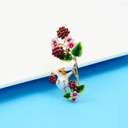 Brooches Creative Gifts For Women Fashion Color Squirrel Picking Raspberries BroochesCute Animal Pin Design Flower Accessories