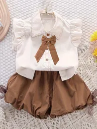 As roupas pãezas de verão feminino com mangas voadoras são doces e adoráveis, adequadas para bebês com 1 a 5 anos.