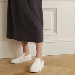 Casual Shoes 2024 Hösten bekväm övre flexibel gummisula läder svart kalvskinn kvinnor sneakers