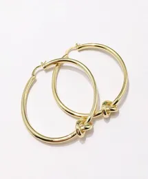 2021 BOA ANEL RINGS WOMENS Designer de jóias Brincos de ouro dos pregos hipoalergênicos um nó de cobre Eletroplating Fashion Part5434998