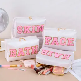 Viagem fofa Chenille Varsity Letter Face Makeup Bag Preppy Patch Bolsa Cosmética para Adolescentes Meninas Mulheres Organizador de Armazenamento de Higieness