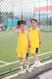 Roupas conjuntos de roupas conjuntos de uniformes de futebol para meninos e garotas crianças aldult alfabetes em equipe de basquete de roupas de vestuário de roupas c240413