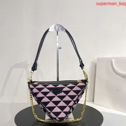 50 ٪ خصم مزدوج Designerbag المثلث جلد المثلث الأكياس الكتف النسائية 2024 أزياء جديدة