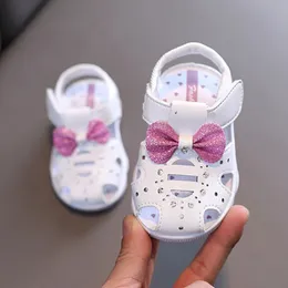 Sommersandalen Schuhe süße süße Mode Kinder Leder Prinzessinnen für Mädchen Baby atmungsaktives Hoolow Out Bow 240329