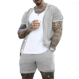 Herrespår sexiga se genom ihåliga mesh stickade två stycken kostymer män sommar mode korta ärmskjortor och shorts set mens outfits