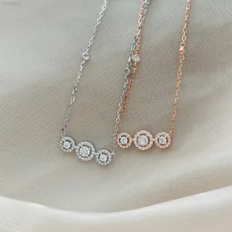 디자이너 Messikas Jewelry S925 Sterling Silver Plum Family Triple Diamond Necklace Round with Collarbone Chain Versative Feminine Light Luxury Simple Style