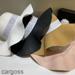 Sommer Rüschenstrohhut Luxus Top Hats Fashion Herren Damen Eimer Sonnenschutz Dame Reise Strand Sonnenhat Designer Große Trabhöhungen RN3s RN3s