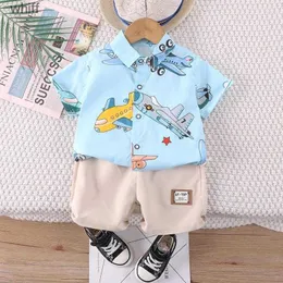 Kläduppsättningar Kläduppsättningar Summer Baby Boy Clothes 2024 Toddler Boutique Outfits For Kids Plan Printed Short Sleeve Shirts and Shorts Boys Two Piece Set C240413