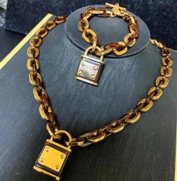 Дизайнерские ожерелья ювелирные изделия, женщины, мужчины заблокируют подвесные изделия из золотой цепочки, заклеженные сети Африка мужские женские ювелирные украшения Res8307346