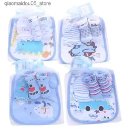 Kids Socks 1 bag of baby cotton bib towel socks set newborn and childrens Burp clothes+socks+scratch resistant gloves Christmas gift for boys and girls Q240413