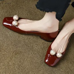 Casual skor kvinnliga pärlor bröllop våren hösten elegant fast färg fyrkantig lägenheter grunt mun loafers zapatos para mujer