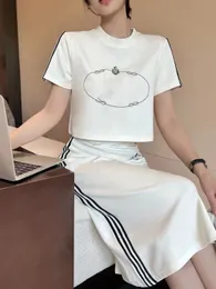 Luxo feminino saia de grife de designer de duas peças conjuntos de roupas femininos de saia de saia de malha tricotada tshirts de manga curta